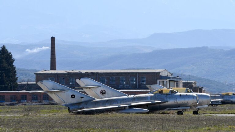 【短訊】中共軍機湖北失事 飛行員獲救 居民傷亡