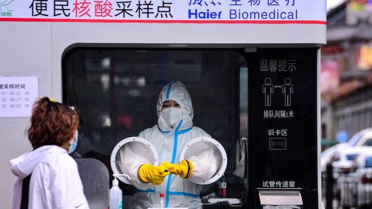 中國抗原檢測公司利潤飆漲270倍 核酸企業則暴跌
