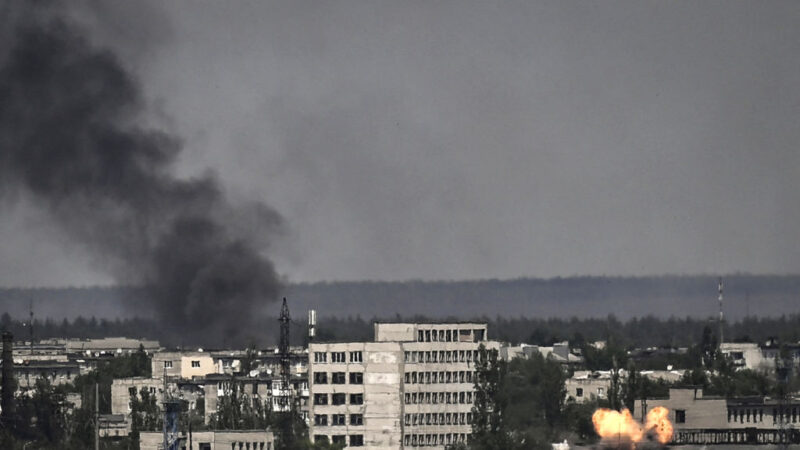 俄軍攻烏東關鍵城市 襲擊一座化工廠