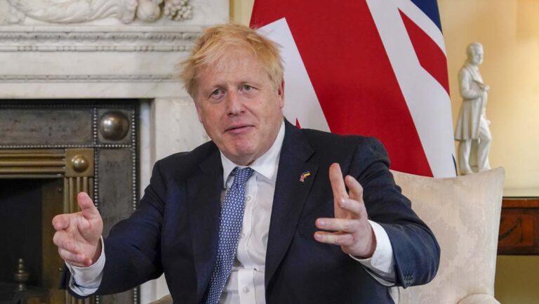 英首相面臨不信任投票 反對者要求更換領導層