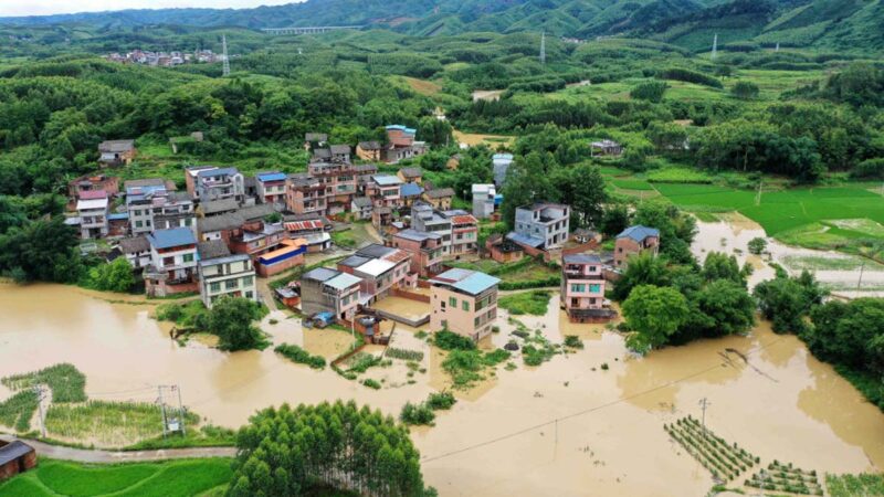 中国南部暴雨 5人遇难 2022洪灾红色预警首发