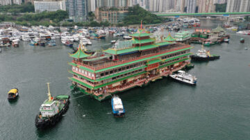 珍寶海鮮舫拖離香港後 遇風浪沉沒西沙