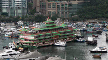 香港“珍宝海鲜舫”遭风浪吹翻 南海沉没难打捞