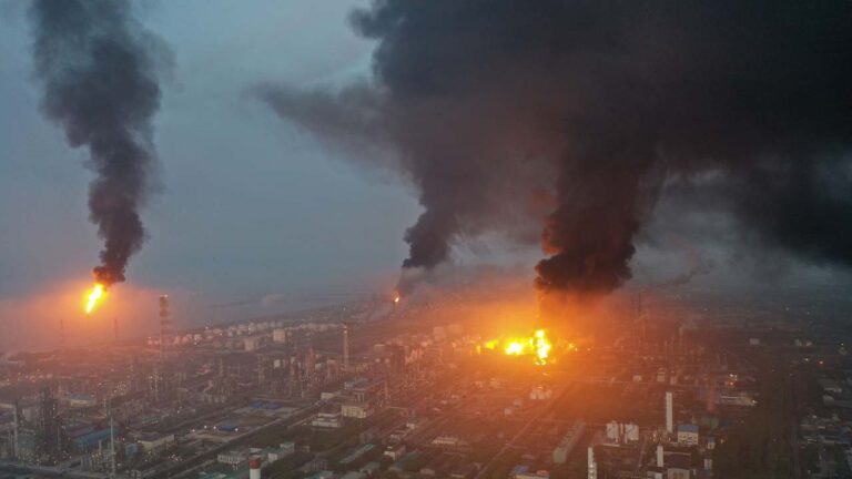 上海石化爆炸詭異3處起火 居民蜂擁出逃（視頻）