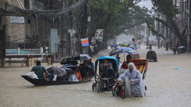 灾难性洪患袭孟加拉和印度至少59死 数百万人受困