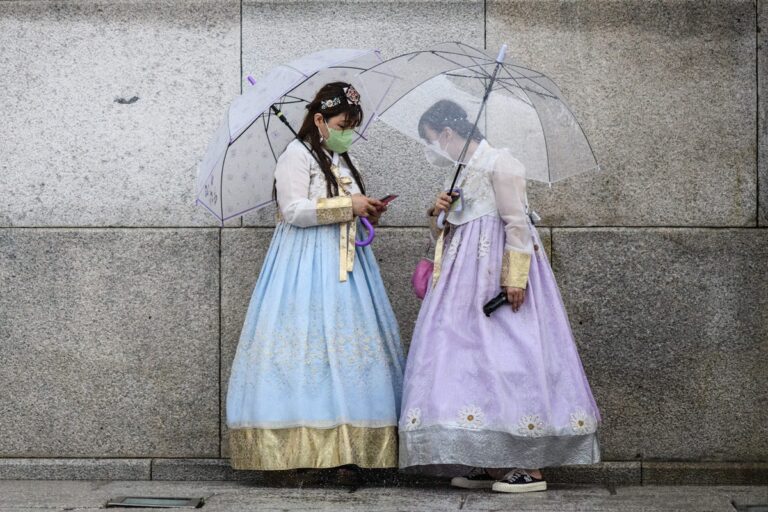 精心縫製迷你韓服 重溫韓國傳統文化