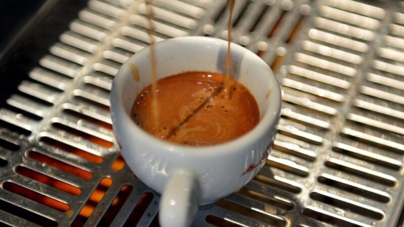学者警告：中共可能利用智能咖啡机进行间谍活动