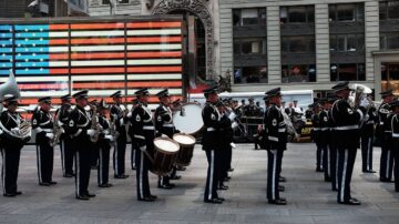 美国陆军247岁生日 纽约时代广场隆重庆典