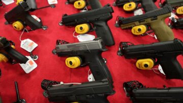 连线加拿大：加拿大推限枪法案 冻结手枪进口交易