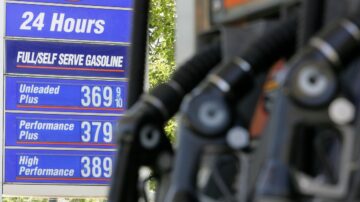 加州上调汽油税 每加仑多付2.8美分