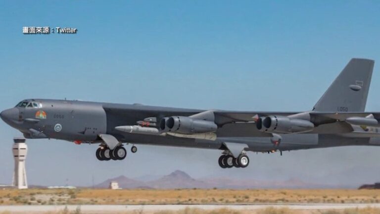 美B-52轟炸機成功測試高超音速導彈