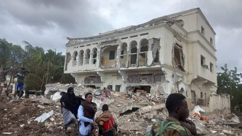 汽车炸弹攻击索马利亚饭店 威力强大至少5死14伤(视频)