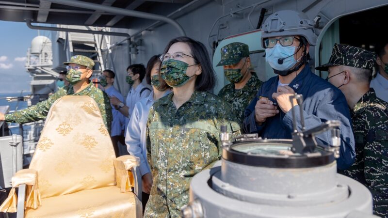 海陆空真枪实弹 蔡英文登舰视察“汉光演习”