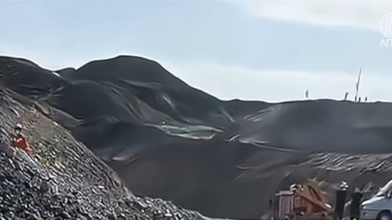 甘肅景泰露天煤礦發生山體坍塌 至少10人死