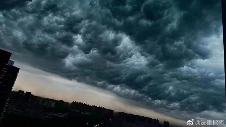 12級狂風襲江蘇 河南驚現綠色天空 南方熱浪持續