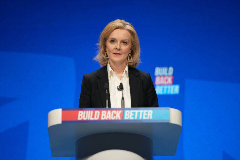 英相候選人特拉斯新政見：聯合56國對抗中共