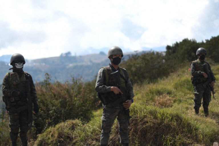 危地馬拉總統訪問邊境 維安士兵與槍手交火