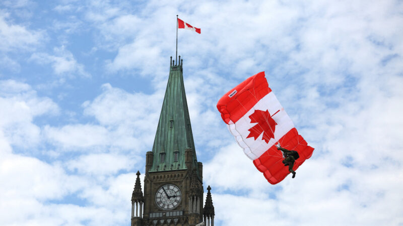 回归传统价值观 加拿大举行155周年庆典