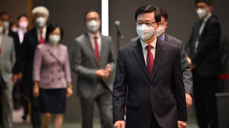 李家超被美國制裁 銀行不敢開戶 買點鈔機數錢