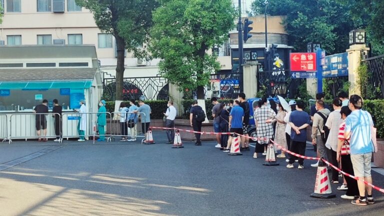 上海疫情反彈 12區普篩3天2檢 網友開始囤貨