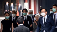 日本民众泪谢安倍 赖清德亲赴丧礼送最后一程