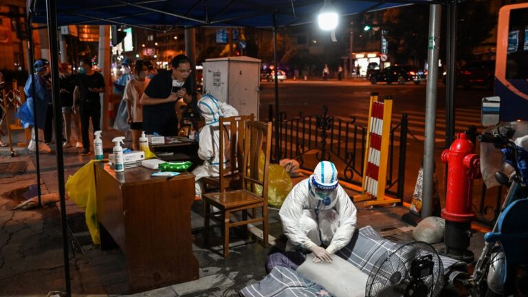 上海奇葩防疫 僅因在同個微信群 就被劃次密接