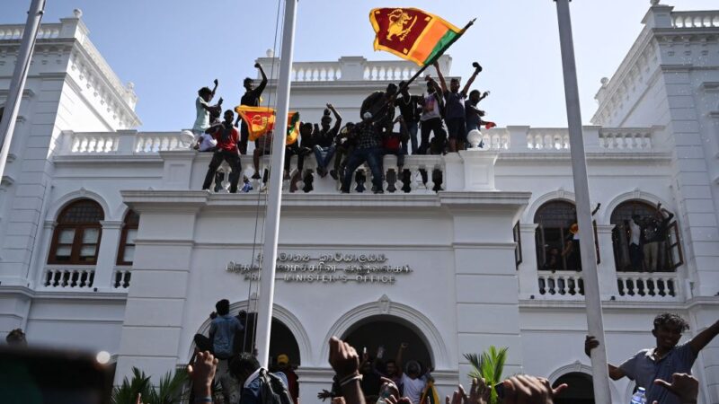斯里兰卡总理成代理总统 抗议者再闯政府大楼