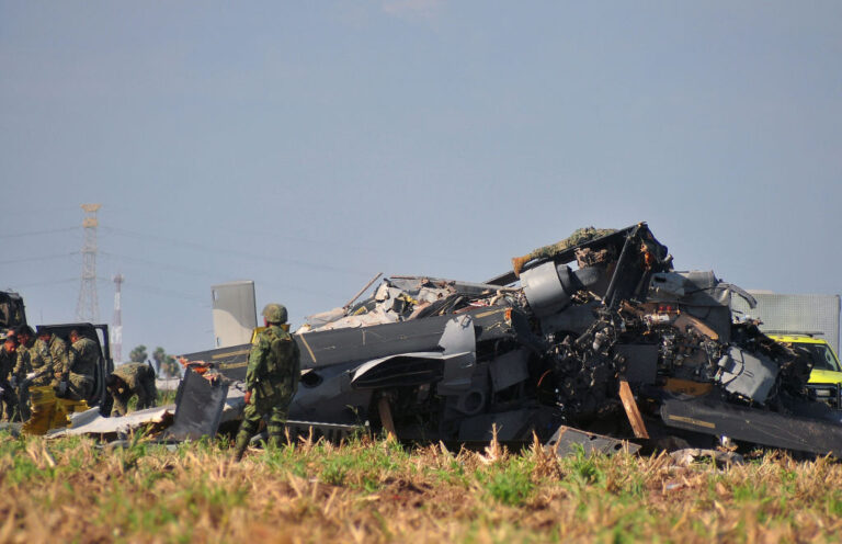 墨西哥軍機墜毀釀14死1重傷 傳大毒梟卡洛昆特羅落網