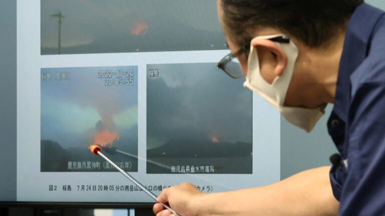 日本櫻島火山噴發 引發最高警報 居民撤離