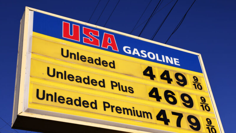 AAA：全美平均油价跌破每加仑4.5美元