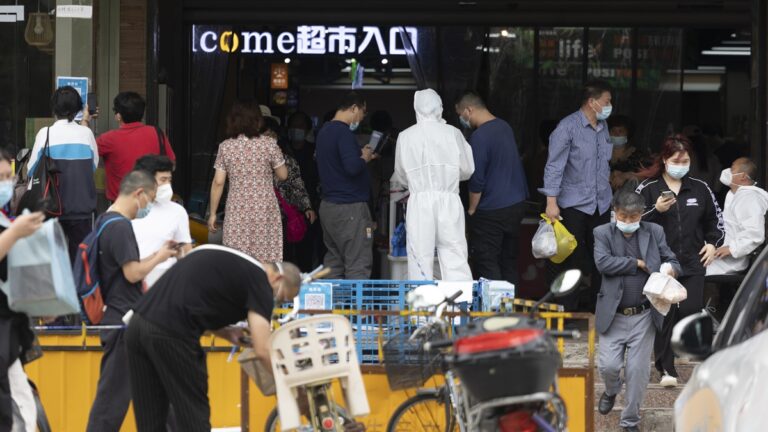 上海浦東通告再增全員核檢 市民恐慌囤貨