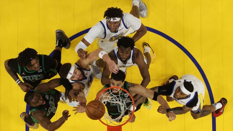 2022 NBA季后赛篮板总数排前八球员