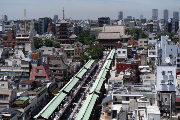東京連9天高溫逾35度 岸田為大選站台民眾熱暈
