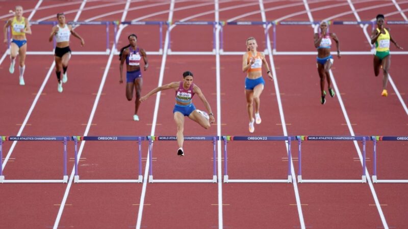 22岁美国女将破400米栏世界纪录 50秒68夺冠
