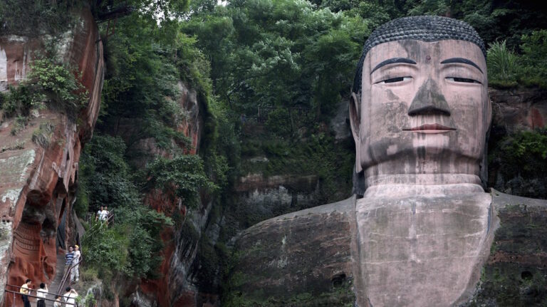 清竹：樂山大佛的閉眼落淚之謎