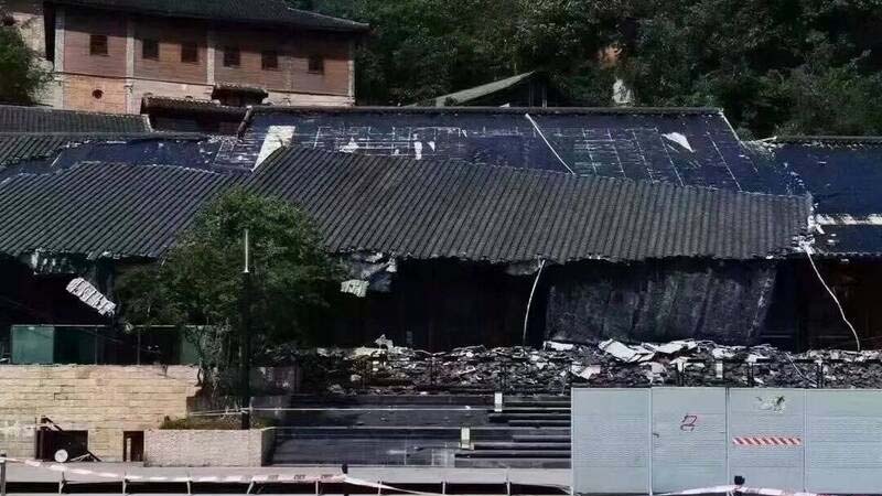 中國4地高溫突破44℃ 重慶博物館屋頂熱到坍塌