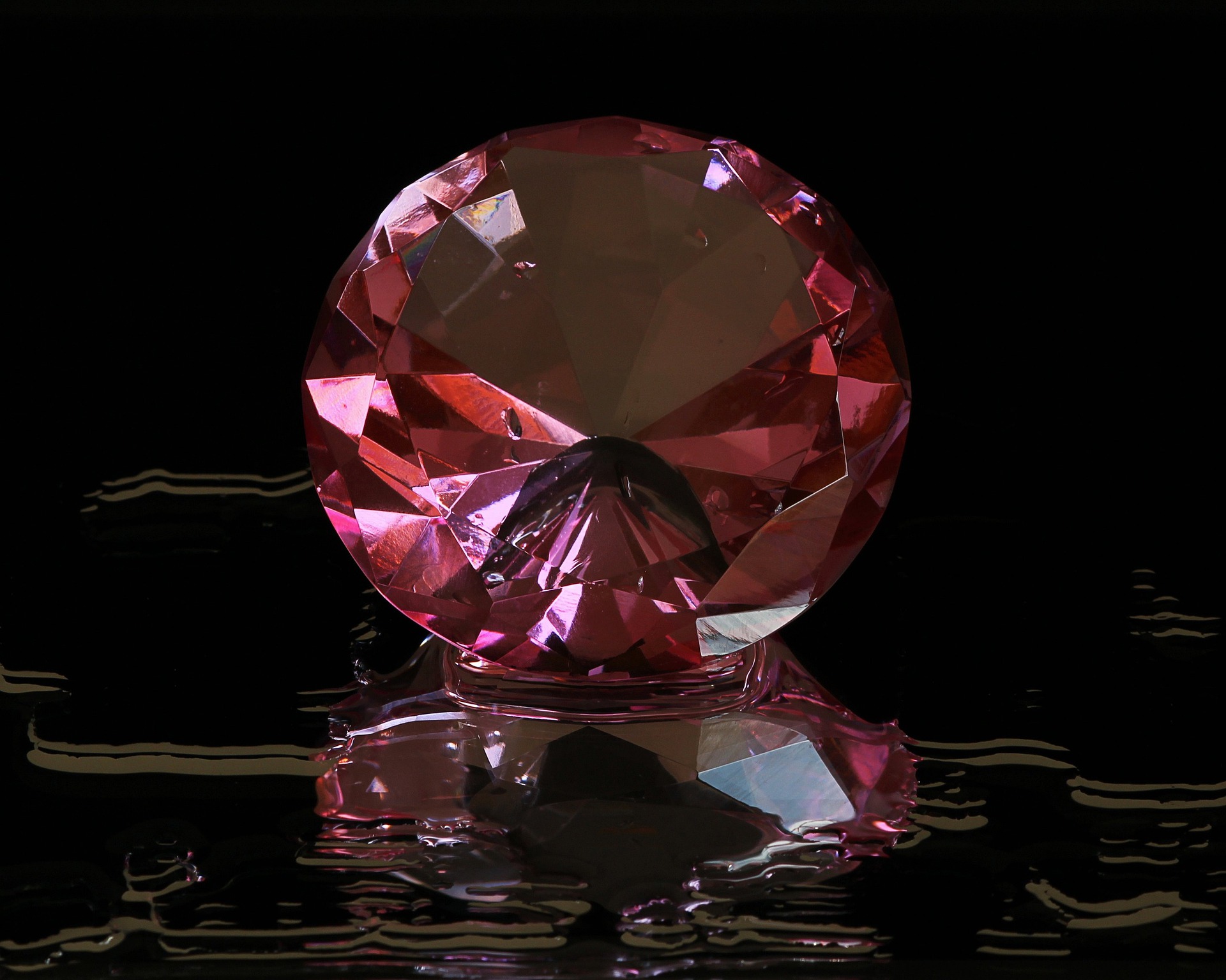拍卖史上最色泽浓郁的艳彩粉红色钻石「红粉极星」- 预料成交价逾3500万美元-市场观察-雅昌艺术市场监测中心