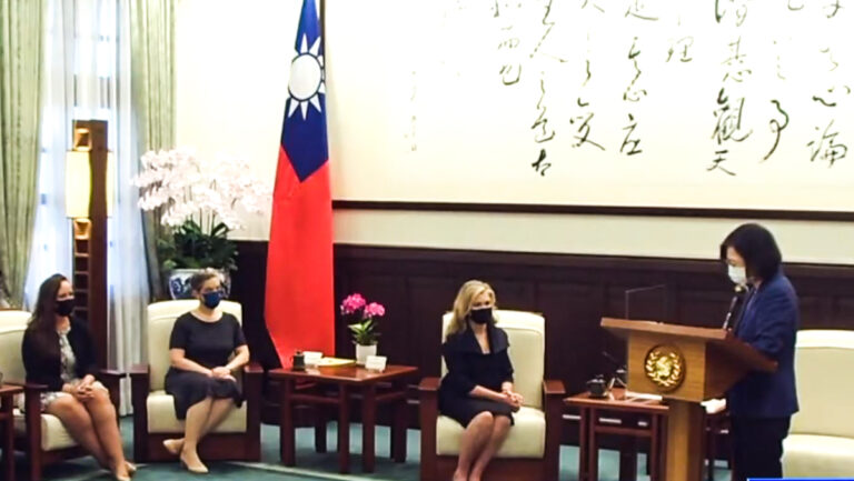 美國參議員訪台 中共無奈再次軍演回應