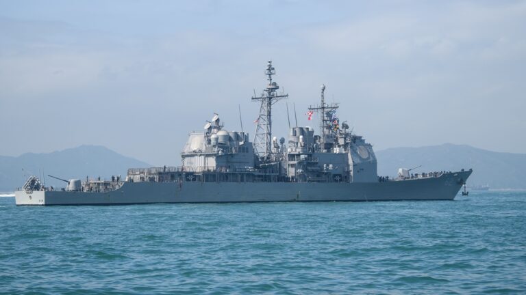 佩洛西訪台後 美重量級軍艦首次穿越台灣海峽