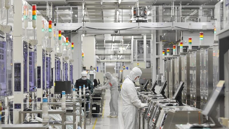 《芯片法案》禁获补助企业赴中国设先进芯片厂