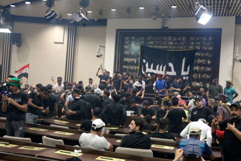 伊拉克薩德支持者再占據國會 政治僵局難解