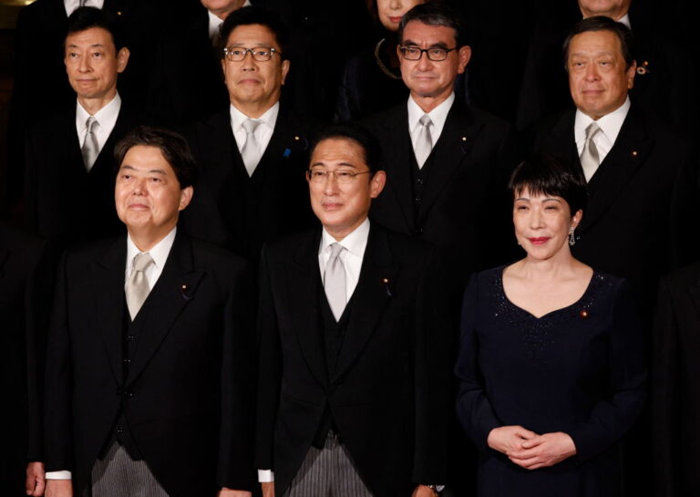 岸田新閣上任 美日防長通話譴責共軍亂射導彈
