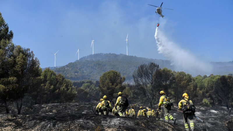 西班牙多處野火 地形複雜火勢難控