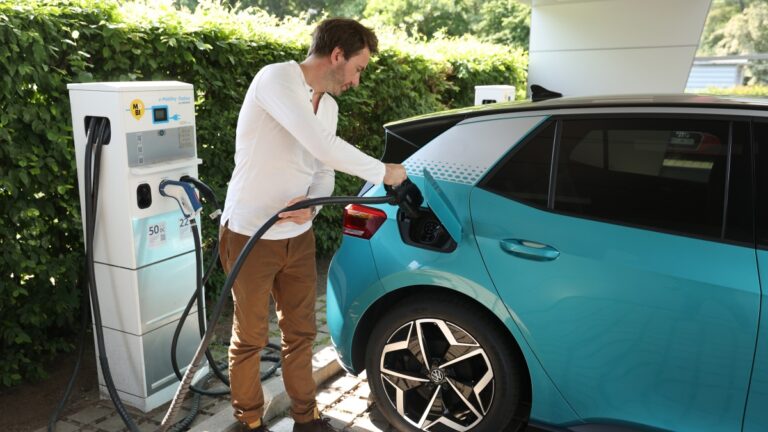 拜登$7500稅收抵免 多款電動車車主有望申領