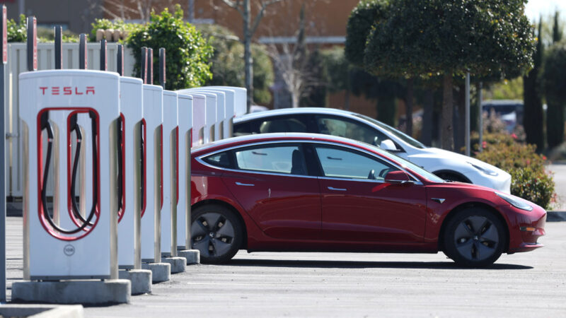 【財經100秒】拜登政府：年底前約20款電動車有減稅資格