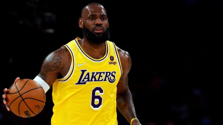 詹姆斯與NBA洛杉磯湖人提前續約兩年