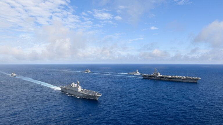 美證實里根號仍在菲律賓海 兩棲突擊艦同行