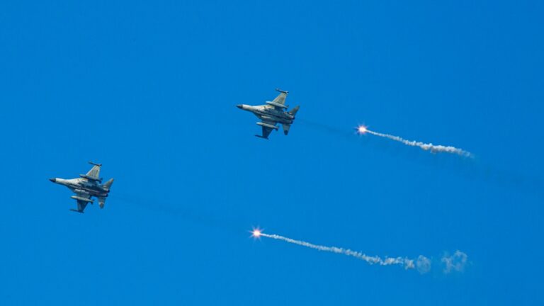 51架次共機 6艘共艦擾台 國軍秀弓三飛彈接戰