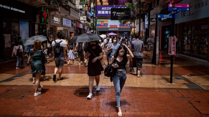 香港人“用脚投票” 过去一年超过11万人离港