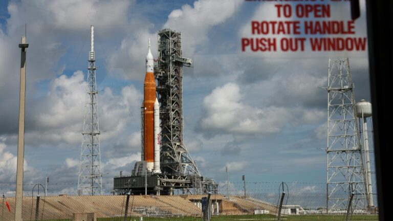 NASA重啓登月序幕 史上最强大火箭29日升空